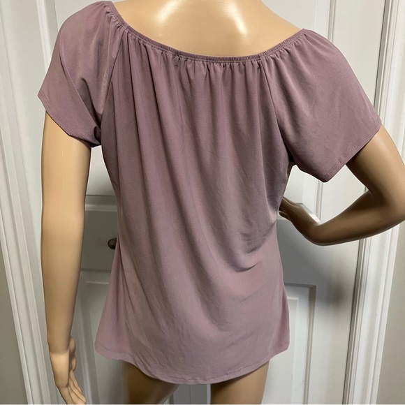 Liz McCoy | Mauve shortsleeve Top with Bow Detail - Picture 4 of 7